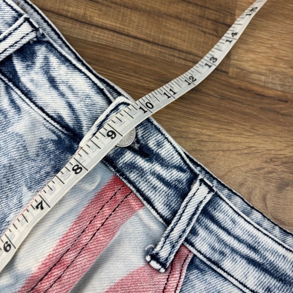 Judy Blue Denim Jean Shorts American Flag Frayed USA Patriotic Women’s - Picture 10 of 10
